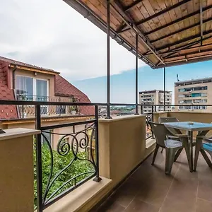 1bd-flat-with-a-lovely-terrace-in-the-centre-of-plovdiv.plovdiv-hotels.com/