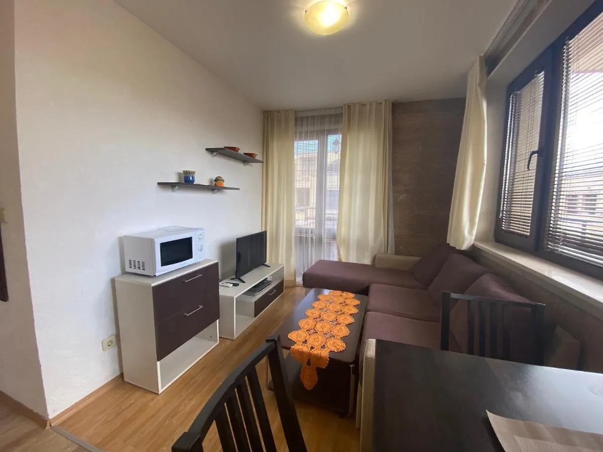 Apartments Amara ساني بيتش 3*,