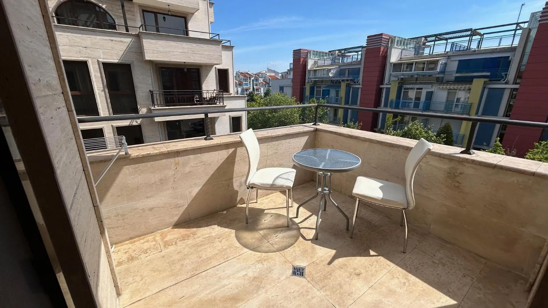 Apartments Amara ساني بيتش