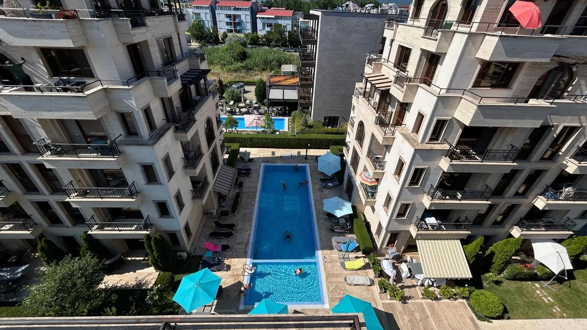 Apartments Amara ساني بيتش 3*,